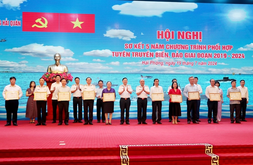 Quân chủng Hải quân sơ kết 5 năm phối hợp tuyên truyền biển, đảo với 63 tỉnh, thành phố và 16 cơ quan, đơn vị